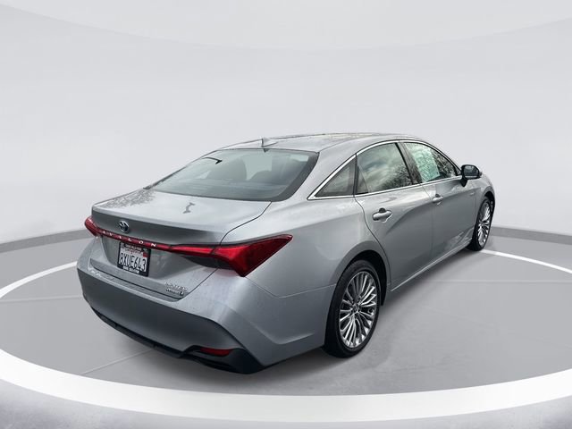 Used 2021 Toyota Avalon Limited image 3