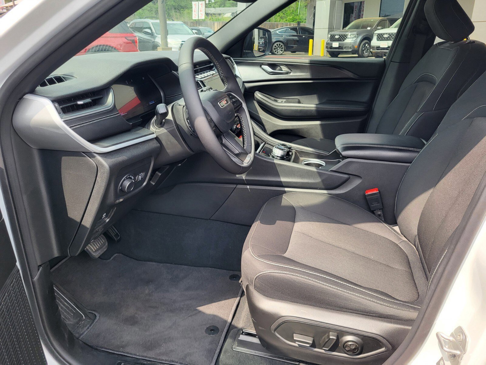 Used 2025 Jeep Grand Cherokee L Laredo image 20