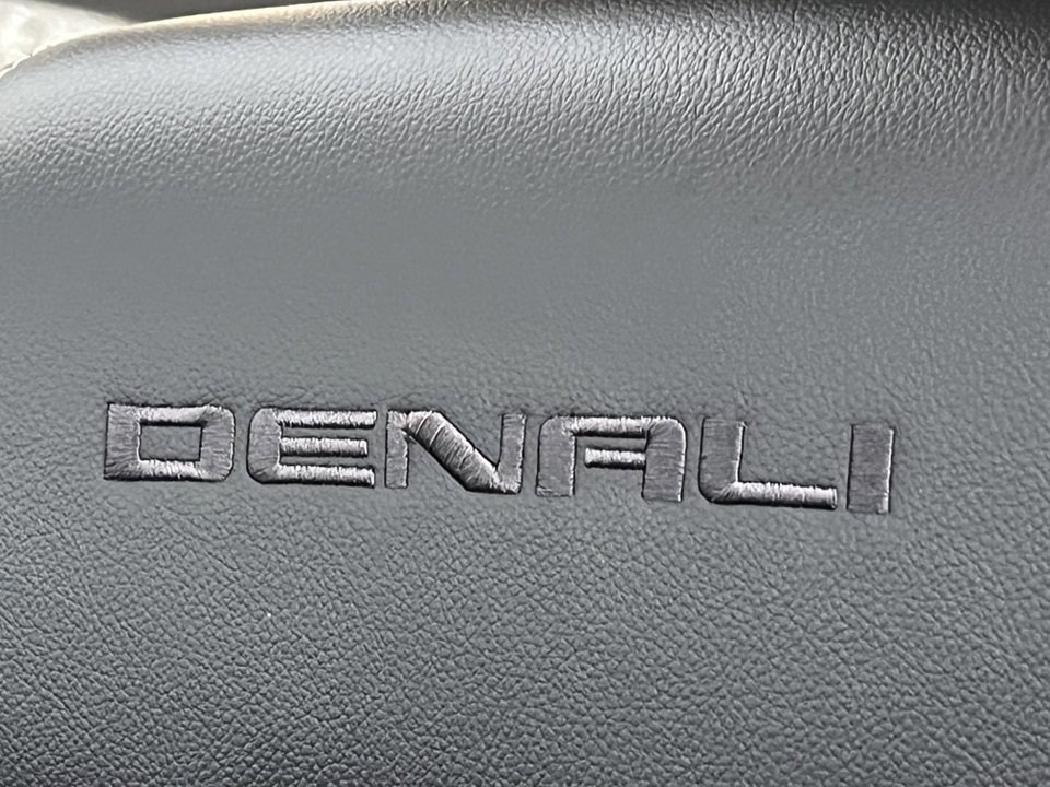 Used 2023 GMC Acadia Denali w/ Trailering Package image 19