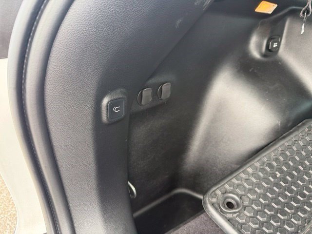 Used 2020 Jeep Cherokee Trailhawk w/ Comfort/Convenience Group AWD/4WD image 35
