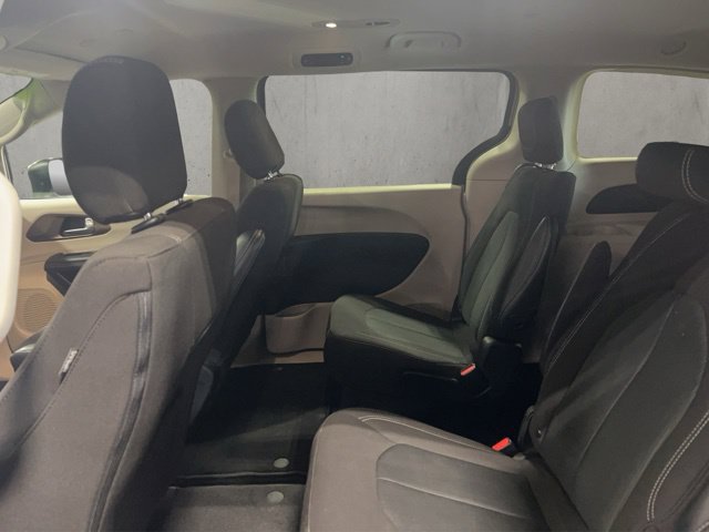 Used 2023 Chrysler Voyager LX FWD image 4
