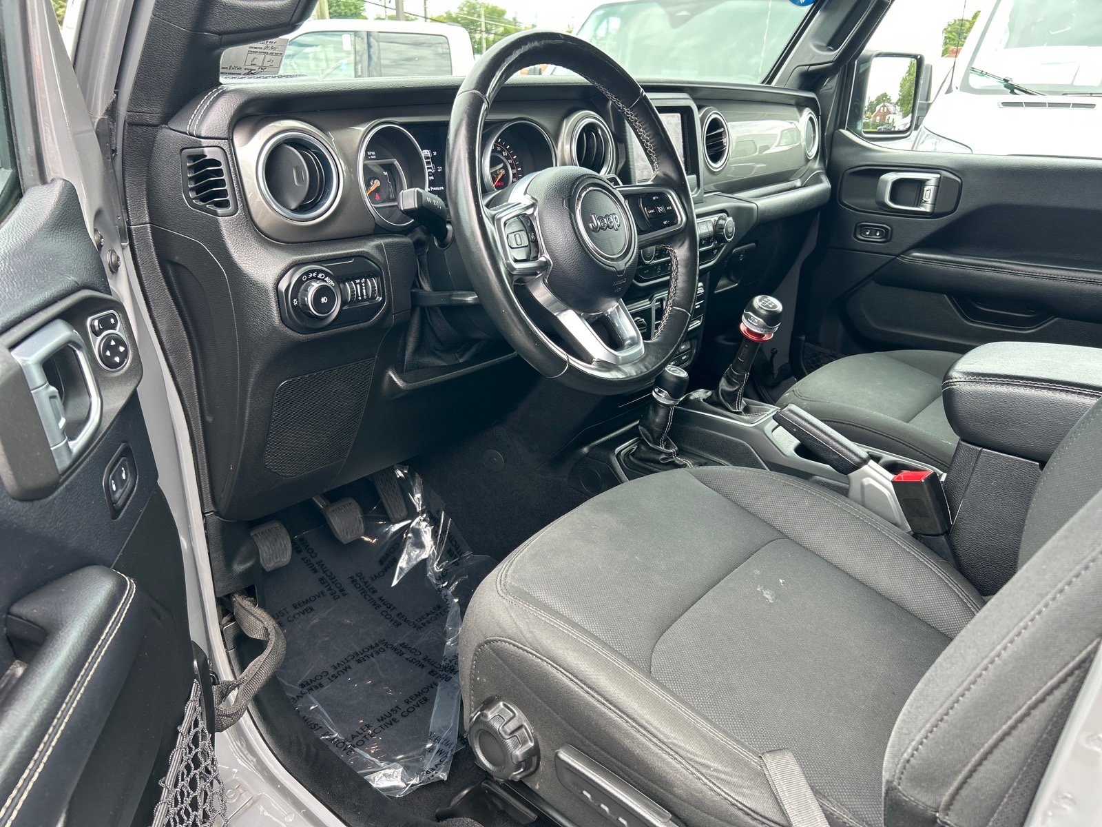 Used 2018 Jeep Wrangler Unlimited Sahara AWD/4WD image 7