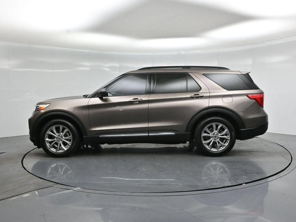 Certified 2021 Ford Explorer XLT w/ Equipment Group 202A RWD image 30