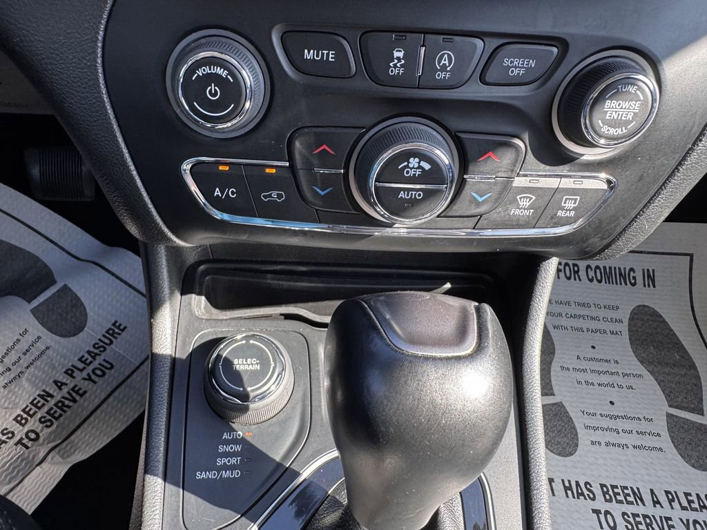 Used 2023 Jeep Cherokee Altitude Lux AWD/4WD image 24