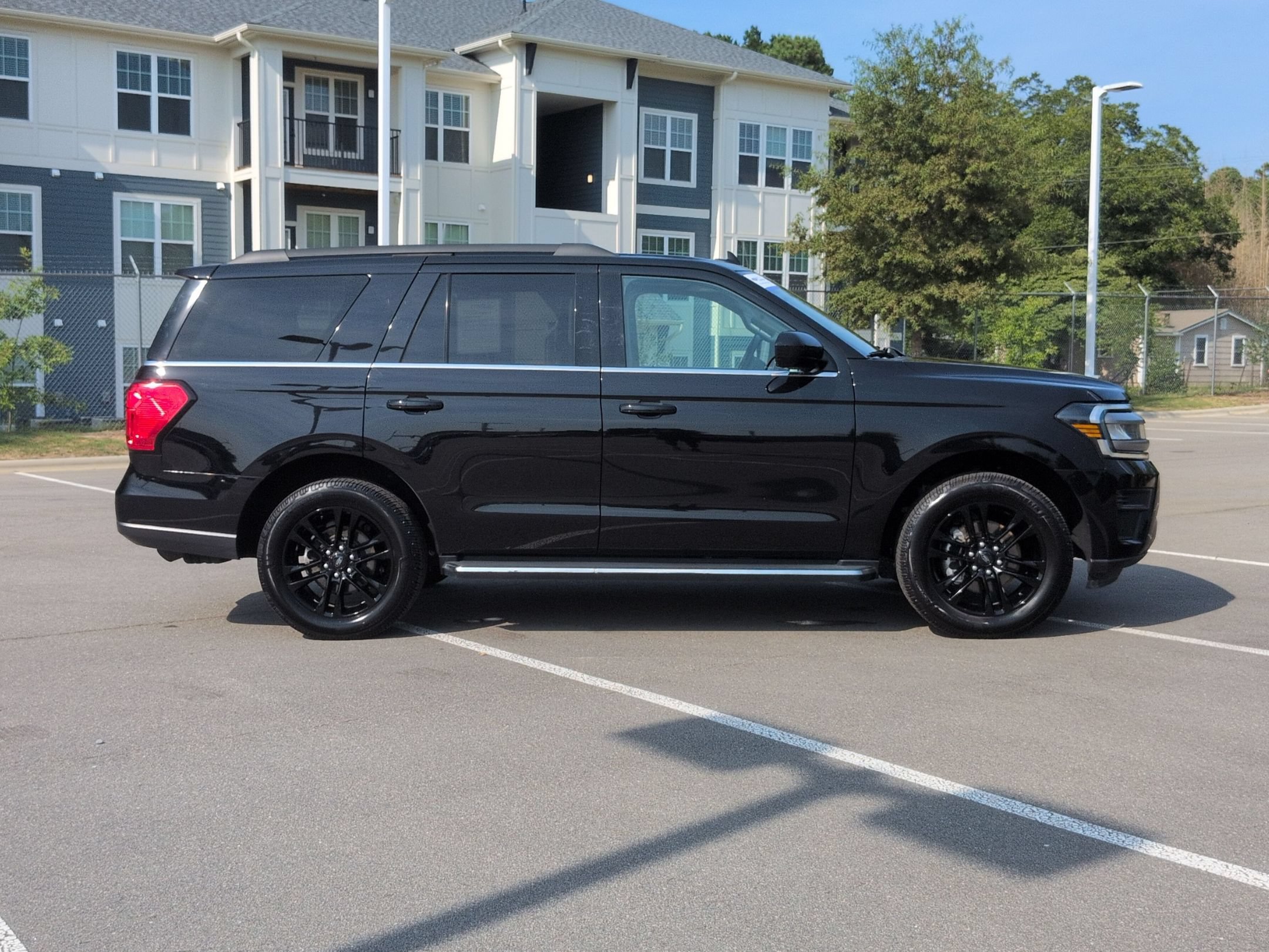 Certified 2022 Ford Expedition XLT AWD/4WD image 3