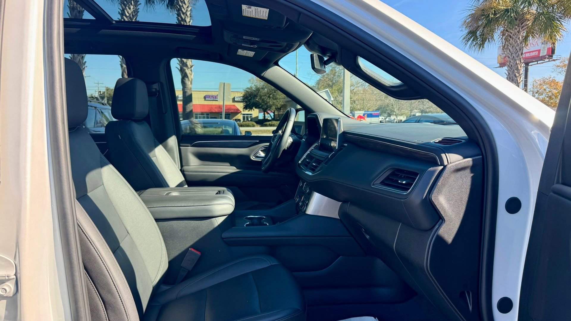 Used 2024 Chevrolet Tahoe Z71 w/ Luxury Package image 10