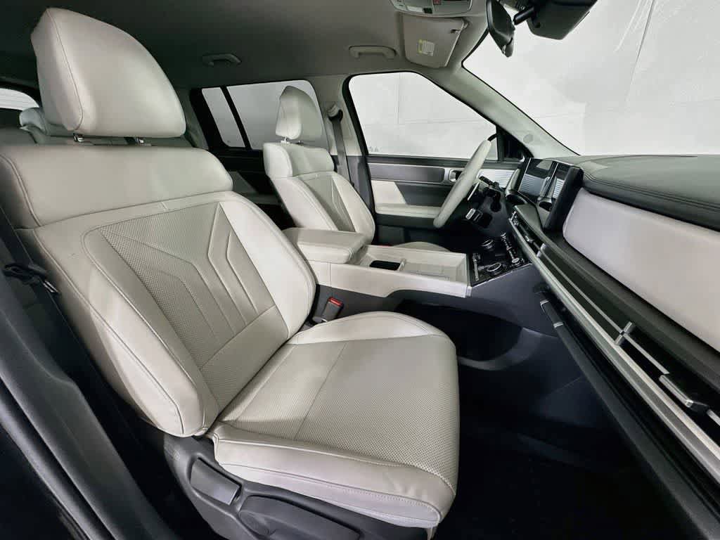 Used 2025 Hyundai Santa Fe SEL FWD image 14