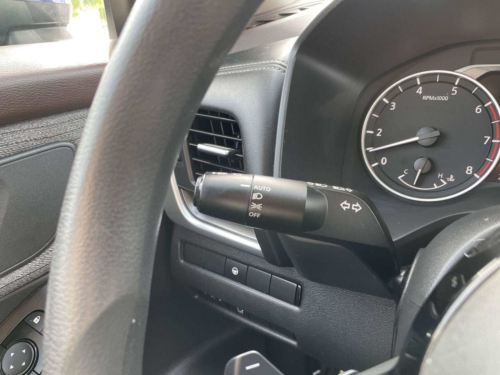 Used 2023 Nissan Rogue SV AWD/4WD image 16