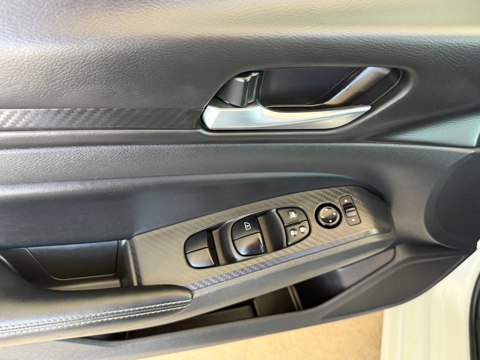 Used 2025 Nissan Altima 2.5 SV FWD image 14