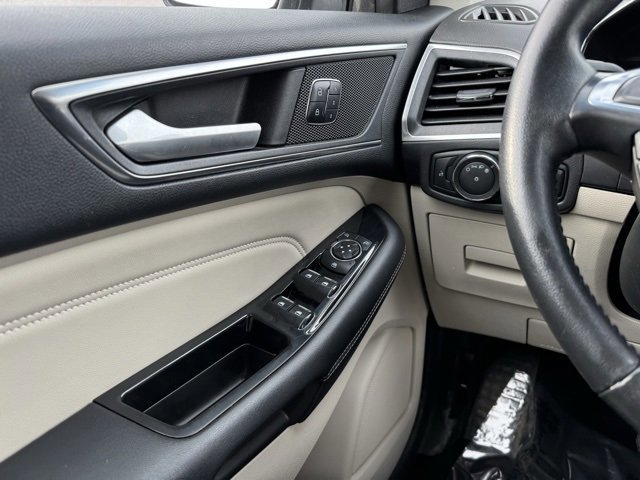 Certified 2017 Ford Edge Titanium w/ Technology Package image 37