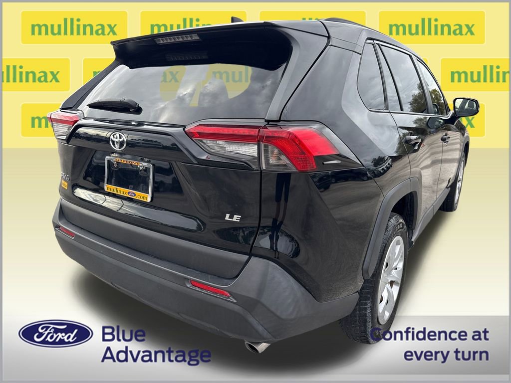 Used 2020 Toyota RAV4 LE image 4