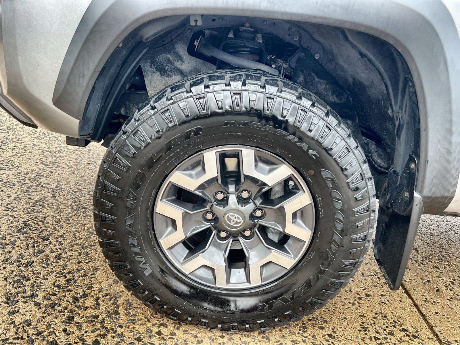 Used 2019 Toyota Tacoma TRD Off-Road image 12