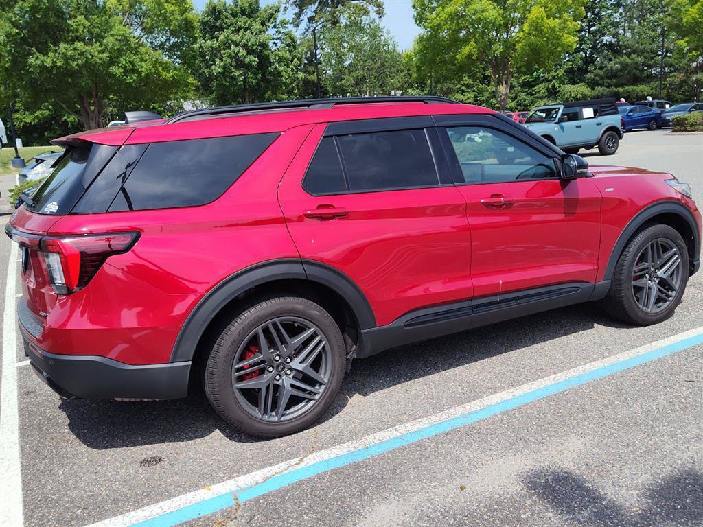 Certified 2025 Ford Explorer ST-Line w/ Premium Package AWD/4WD image 3