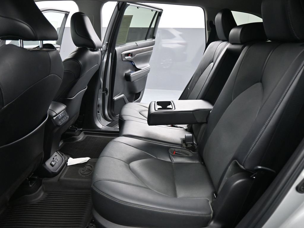 Used 2022 Toyota Highlander Limited image 47