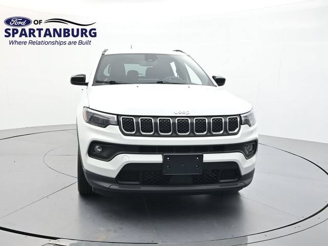Used 2023 Jeep Compass Latitude AWD/4WD image 2