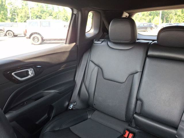 Used 2025 Jeep Compass Latitude w/ Convenience Group AWD/4WD image 12