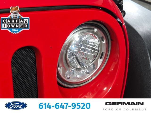 Used 2017 Jeep Wrangler Unlimited Rubicon w/ Connectivity Group AWD/4WD image 16