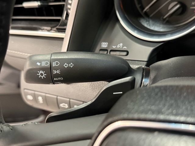 Used 2018 Toyota Camry SE w/ Moonroof Package image 19