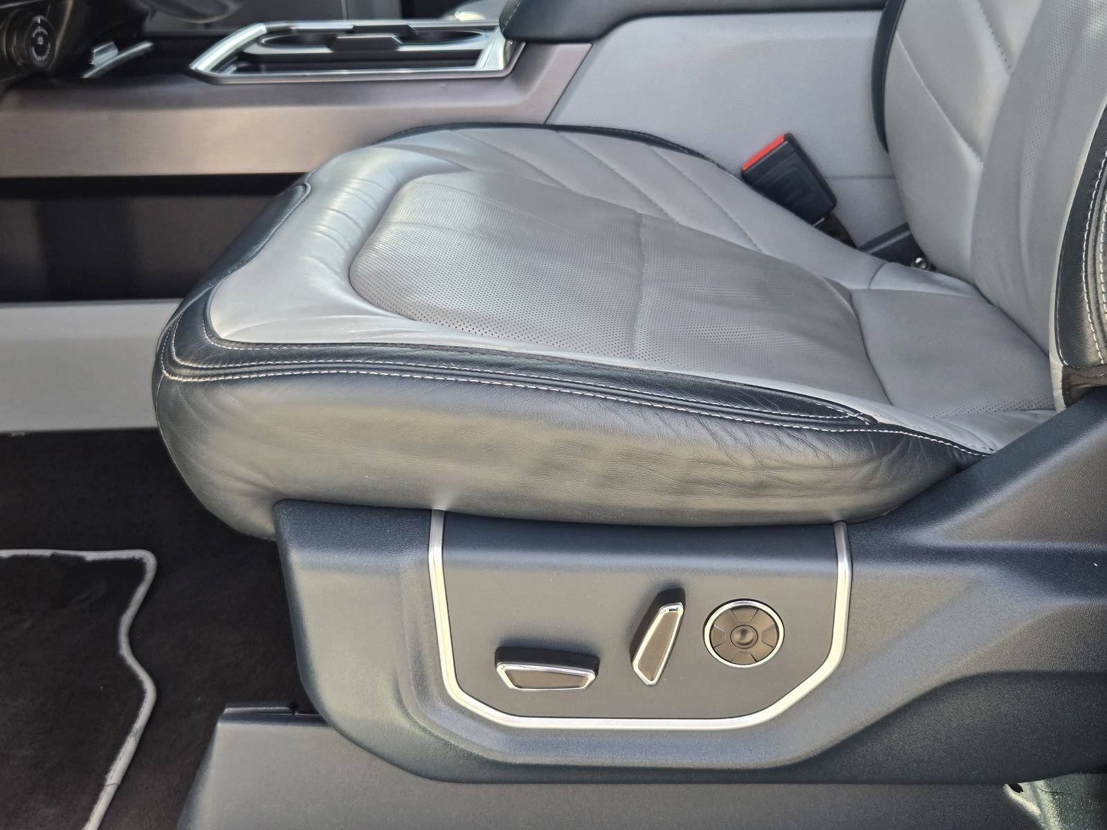 Certified 2022 Ford F450 Limited w/ FX4 Off-Road Package image 26