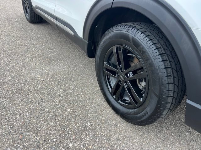 Certified 2023 Ford Explorer XLT w/ Equipment Group 202A AWD/4WD image 30