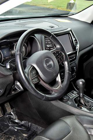 Used 2019 Jeep Cherokee Limited image 14