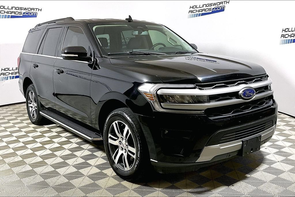 Certified 2022 Ford Expedition XLT RWD image 3