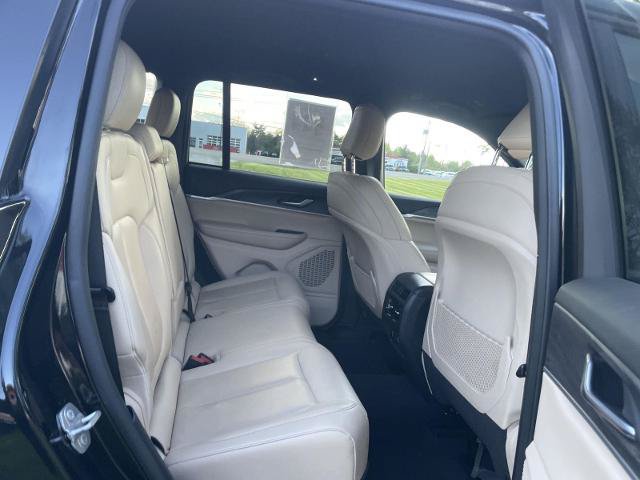 Used 2023 Jeep Grand Cherokee Limited w/ Black Appearance Package AWD/4WD image 31