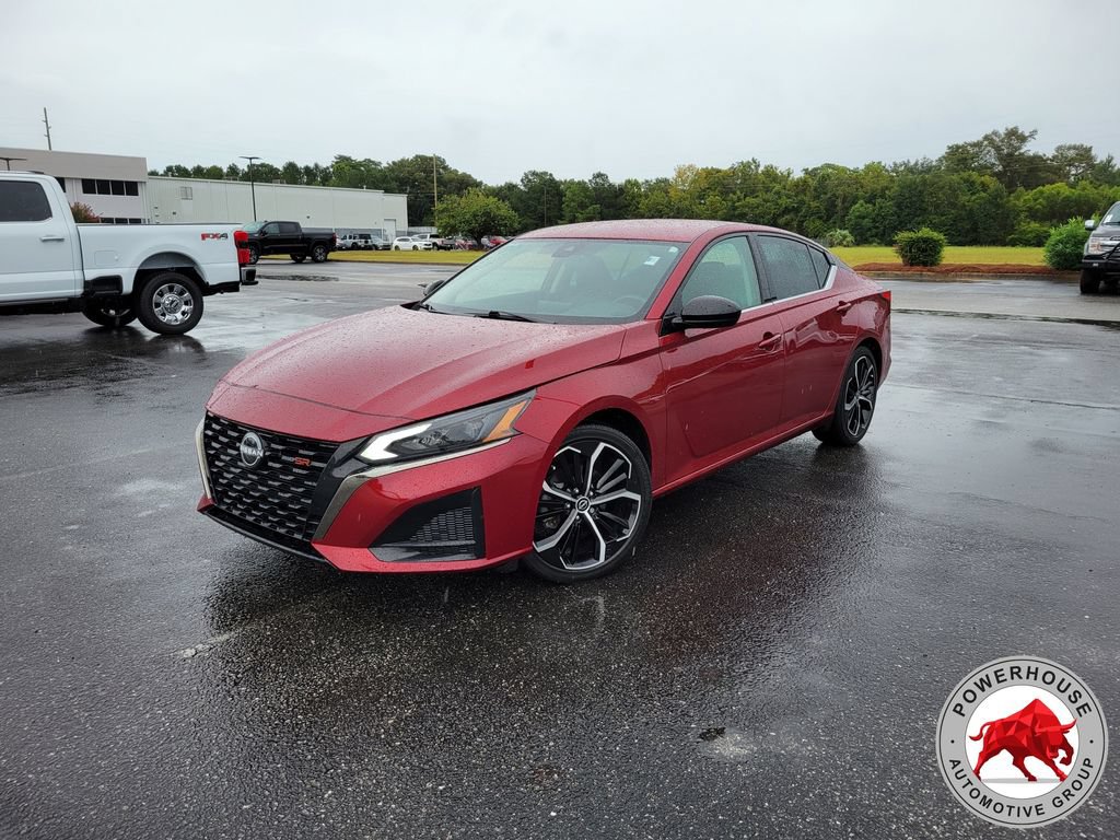 Used 2024 Nissan Altima 2.5 SR FWD image 2