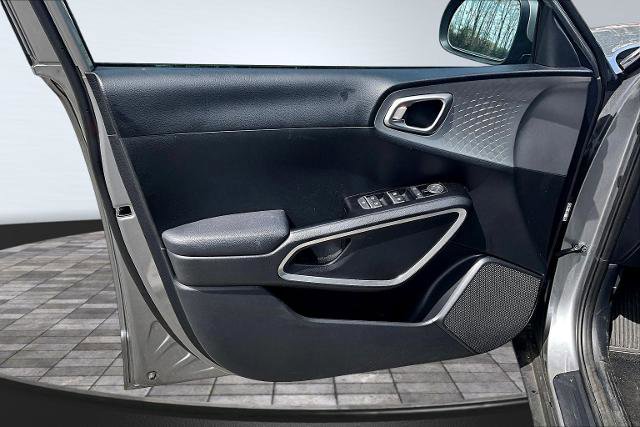 Used 2025 Kia Soul LX w/ LX Technology Package FWD image 23