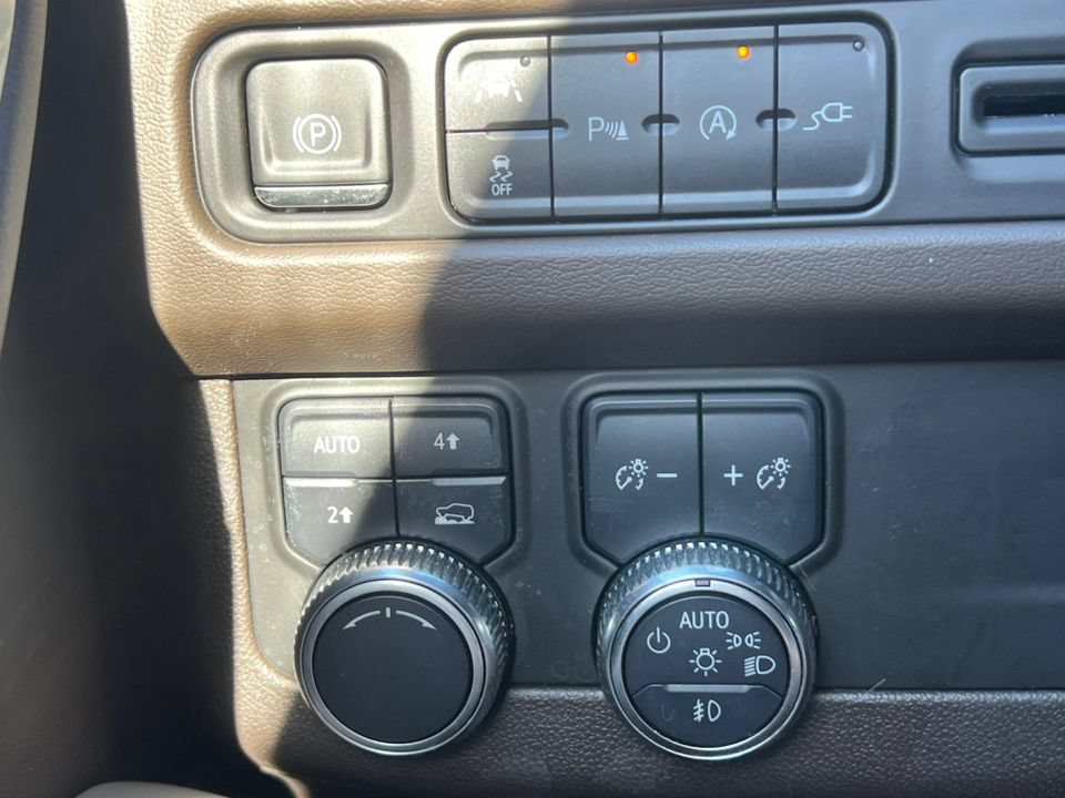 Used 2021 GMC Yukon XL SLT w/ SLT Premium Package AWD/4WD image 21