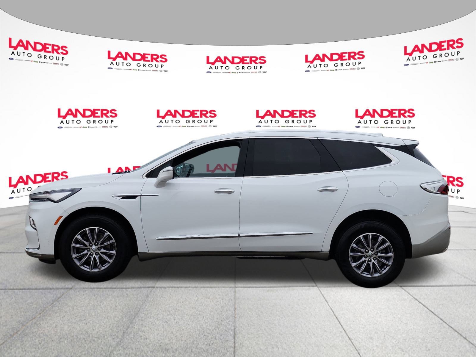 Used 2023 Buick Enclave Essence image 6
