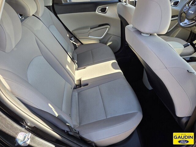 Used 2025 Kia Soul LX w/ LX Technology Package FWD image 15