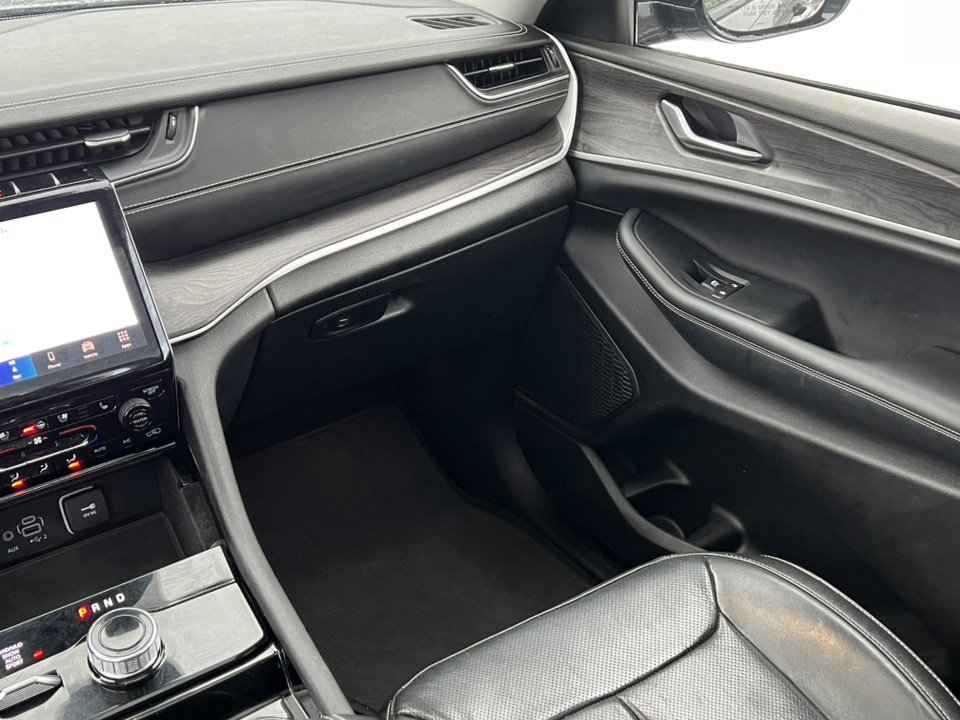 Used 2023 Jeep Grand Cherokee Limited w/ Luxury Tech Group II image 34