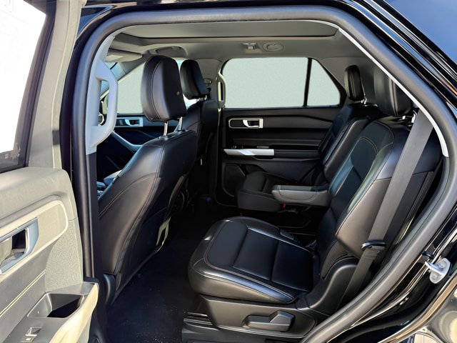 Certified 2022 Ford Explorer XLT w/ Equipment Group 202A AWD/4WD image 5