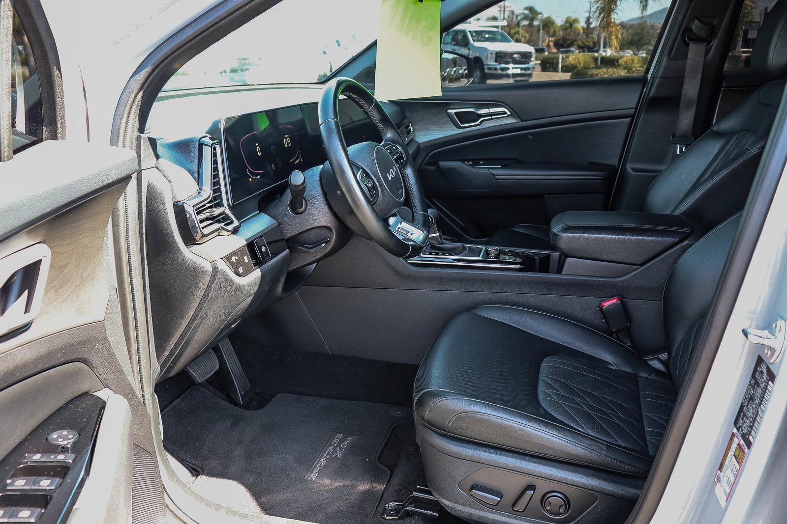 Used 2025 Kia Sportage X-Line w/ Premium Package AWD/4WD image 19