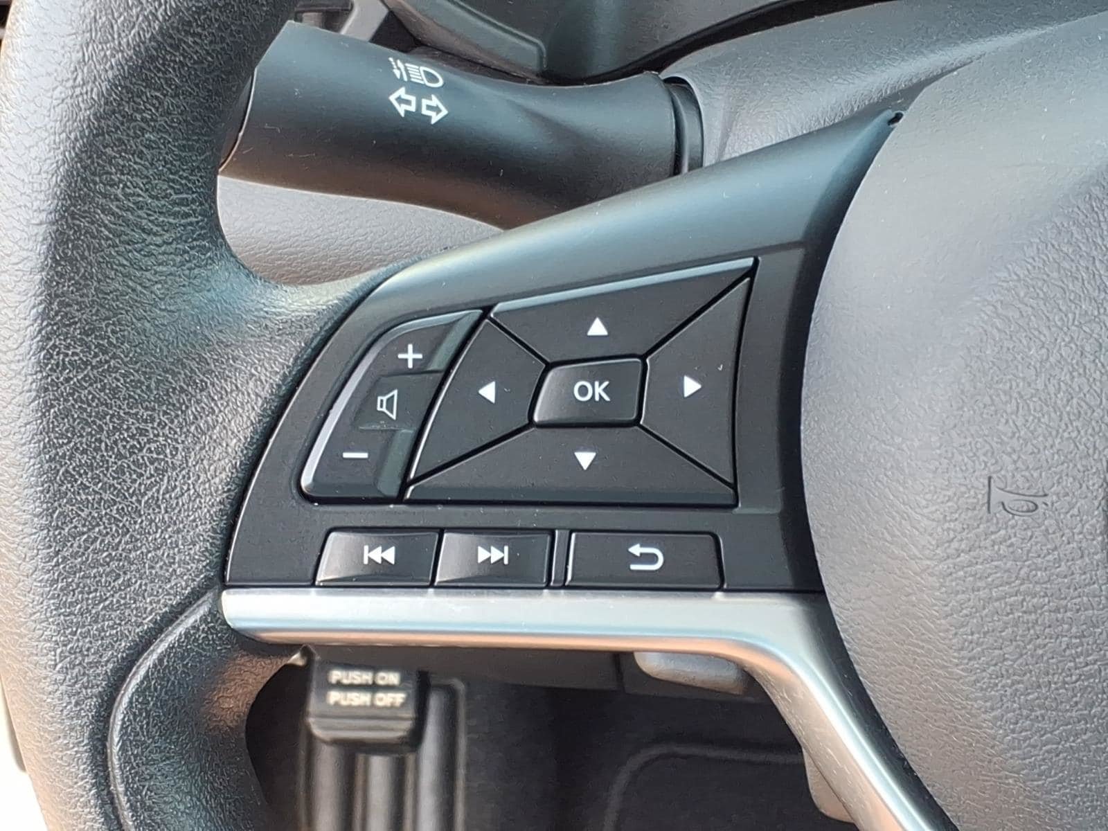 Used 2025 Nissan Altima 2.5 SV FWD image 24