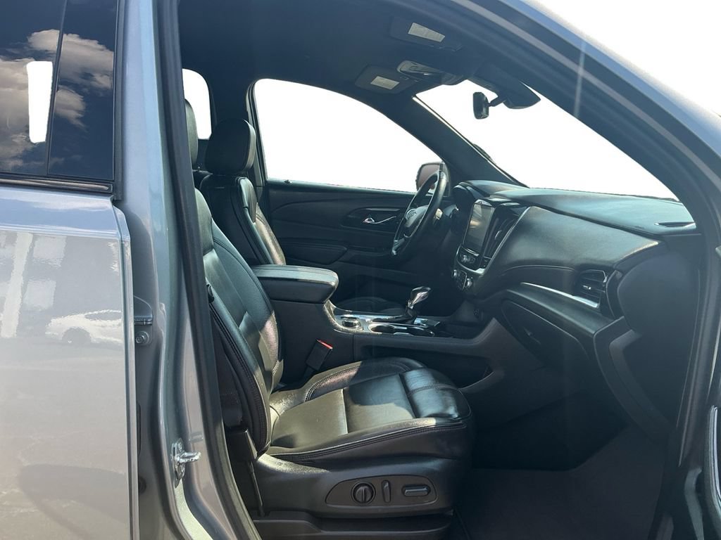 Used 2023 Chevrolet Traverse RS FWD image 22