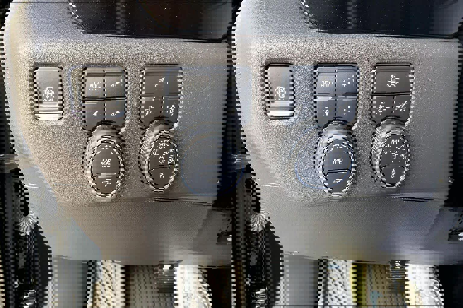 Used 2025 Chevrolet Silverado 1500 LT Trail Boss w/ Convenience Package II image 33