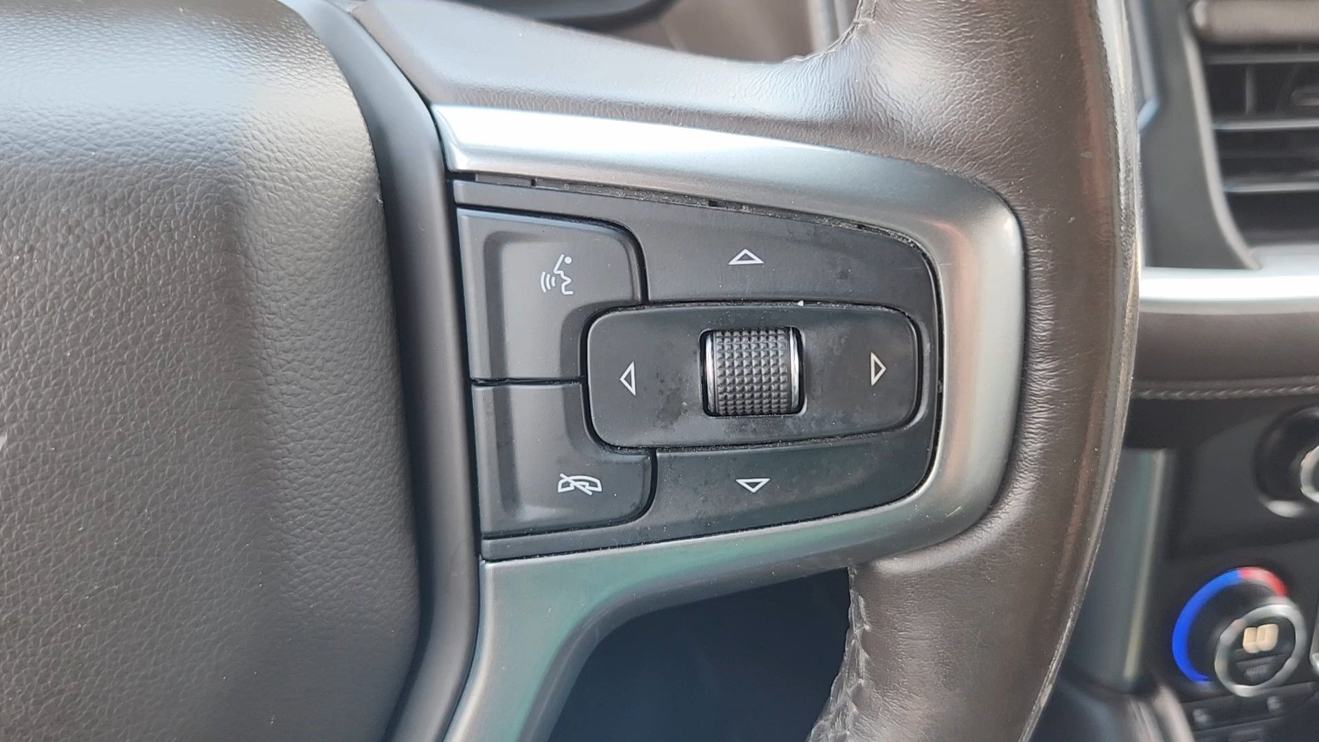 Used 2023 Chevrolet Suburban Z71 AWD/4WD image 12