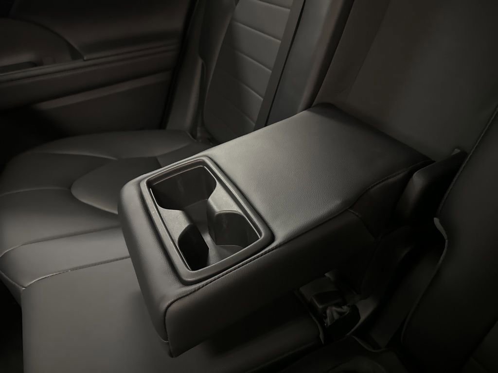 Used 2020 Toyota Highlander XLE image 39