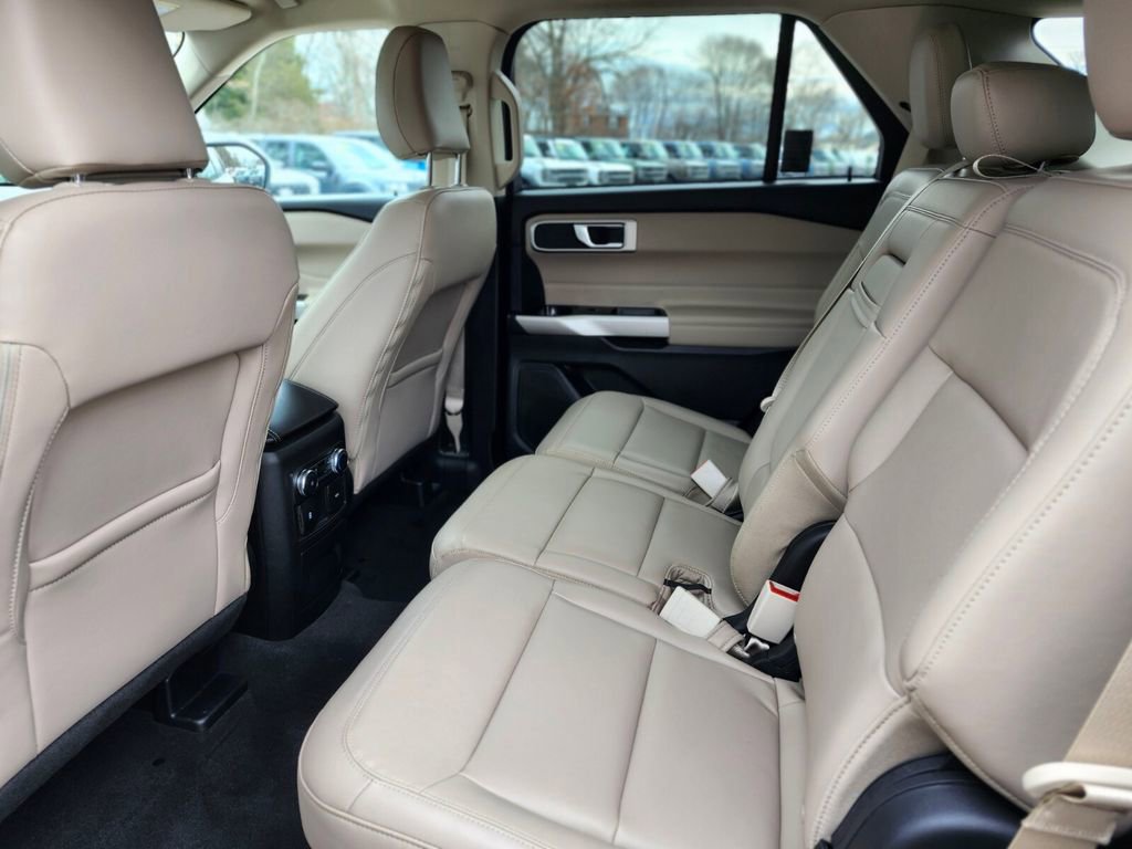 Certified 2022 Ford Explorer XLT w/ Equipment Group 202A image 16