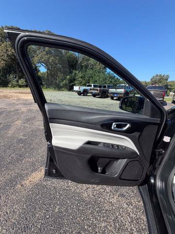 Used 2025 Jeep Compass Limited AWD/4WD image 11