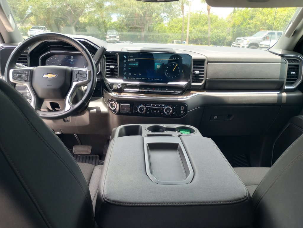 Used 2025 Chevrolet Silverado 1500 LT RWD image 29