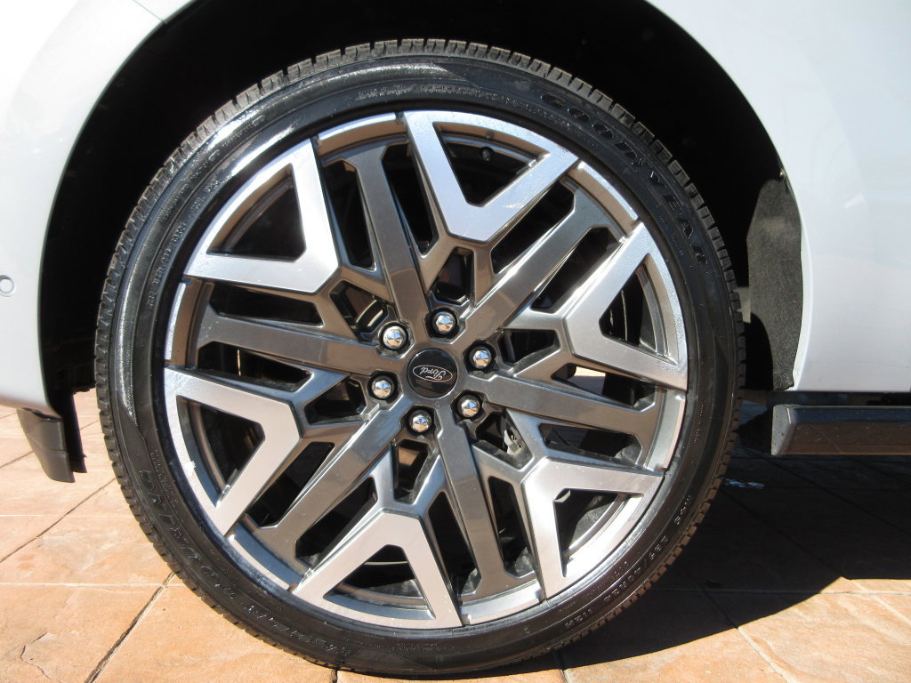 Certified 2025 Ford Expedition Max Platinum w/ Platinum Ultimate Package AWD/4WD image 9
