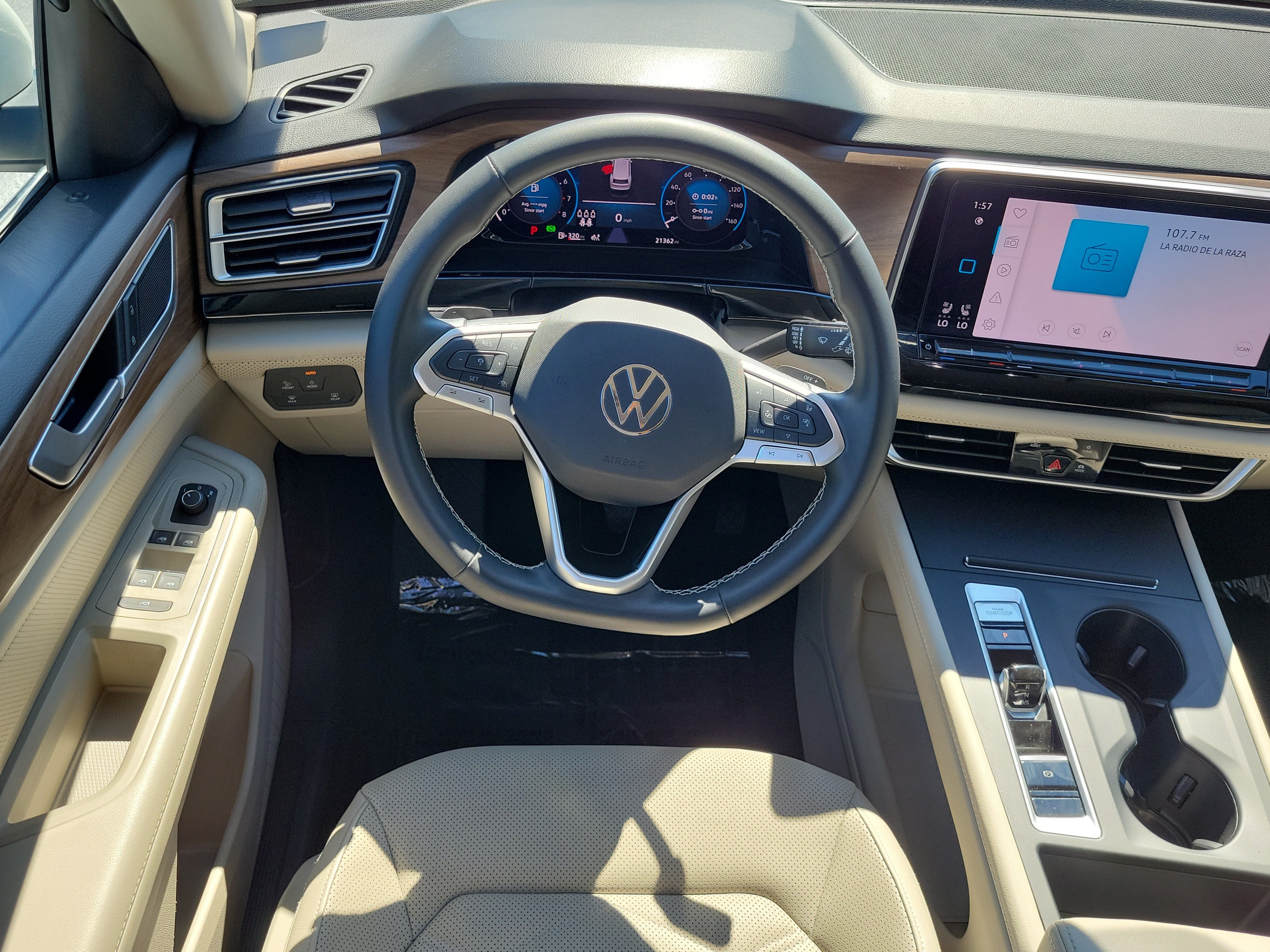 Used 2025 Volkswagen Atlas SE FWD image 18