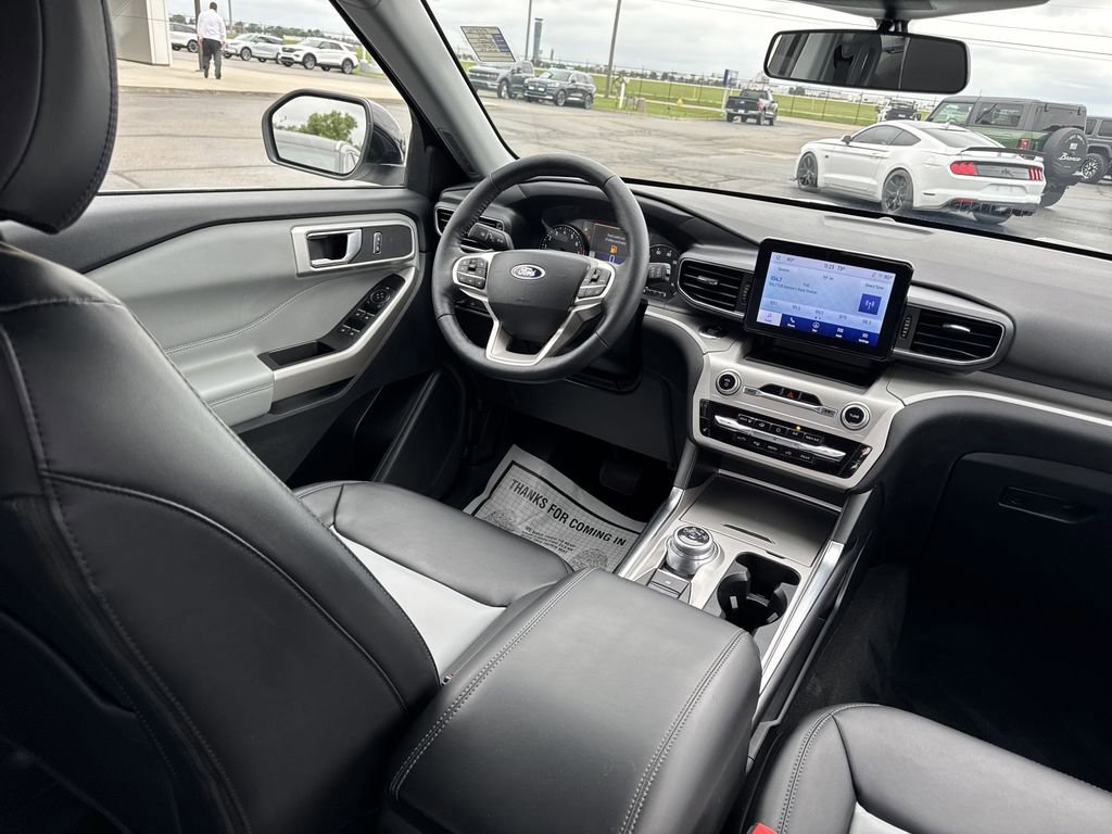 Certified 2022 Ford Explorer XLT w/ Equipment Group 202A image 11