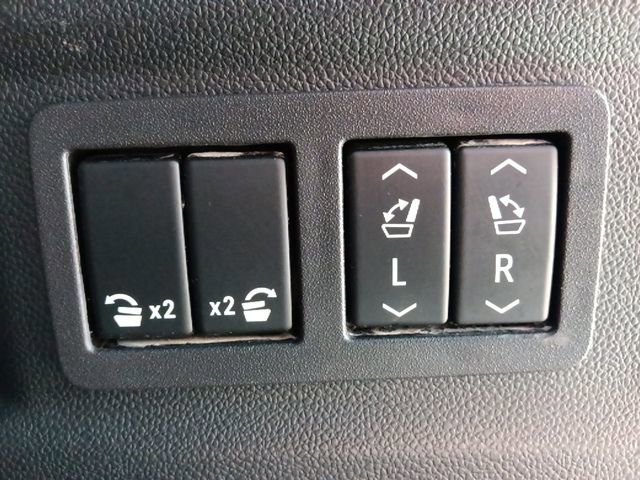 Used 2024 Chevrolet Tahoe Z71 w/ Luxury Package image 32