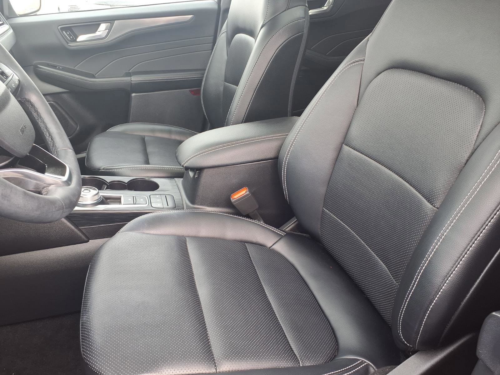 Certified 2022 Ford Escape Titanium w/ Class II Trailer Tow Package image 6