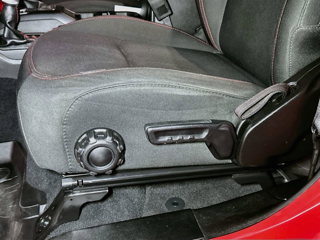 Used 2022 Jeep Wrangler Unlimited Rubicon w/ Cold Weather Group AWD/4WD image 19