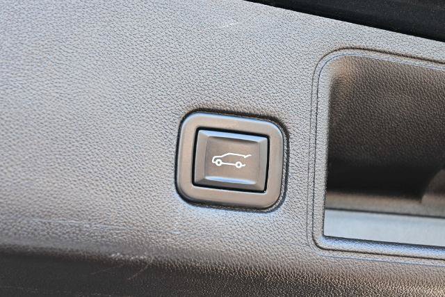 Used 2022 GMC Terrain SLE w/ Driver Convenience Package AWD/4WD image 13